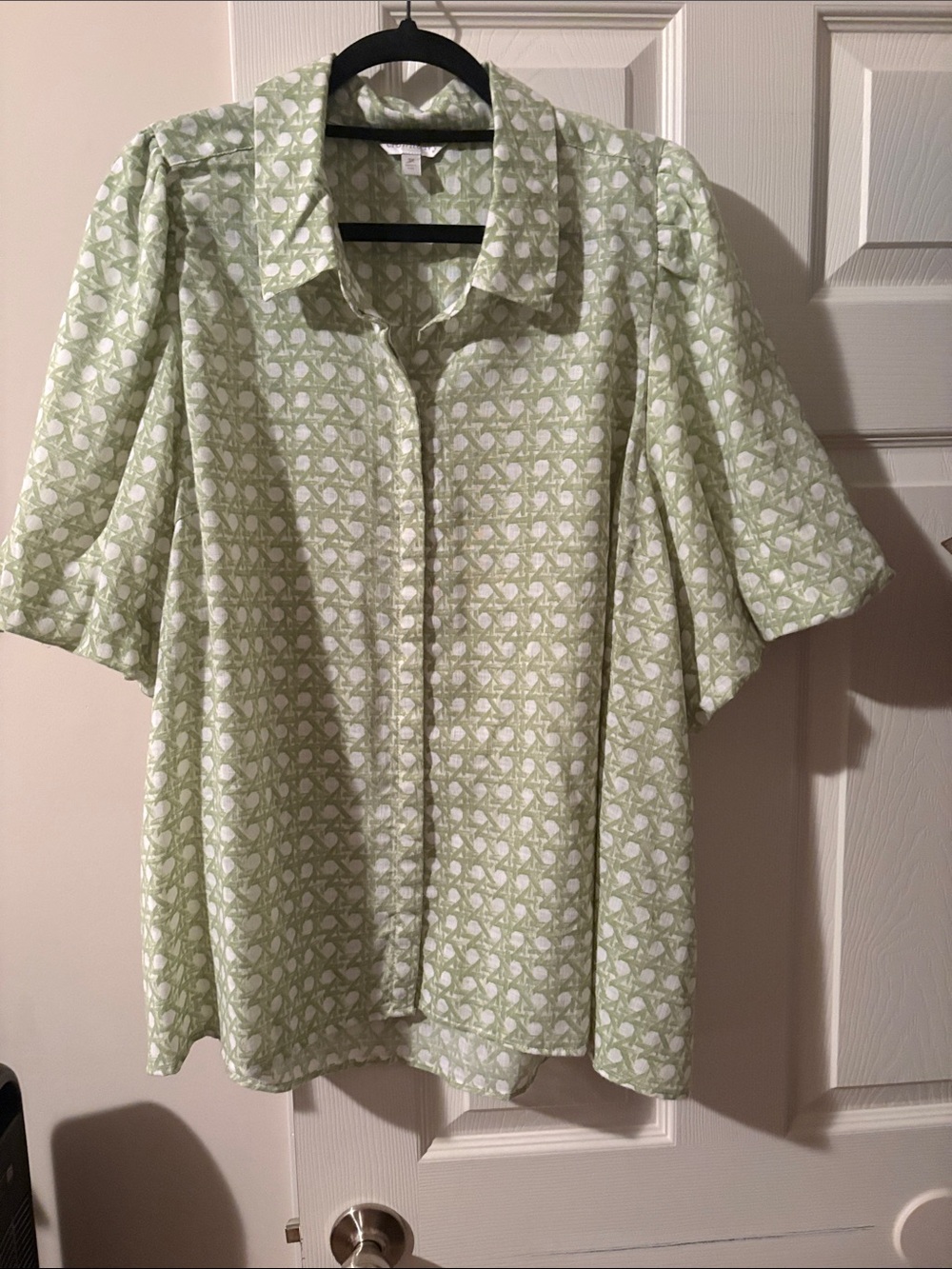 crown & ivy Light Green Patterned Short-Sleeve Blouse